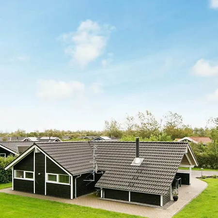 Spacious In With Roofed Terrace *