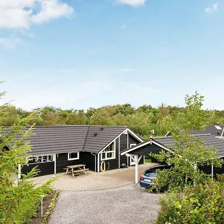 Spacious In With Roofed Terrace Casa vacanze *