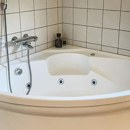 Spacious In With Roofed Terrace Casa vacanze Hemmet