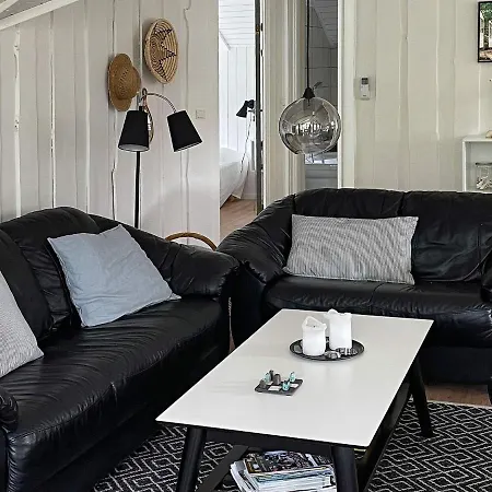 Spacious In With Roofed Terrace