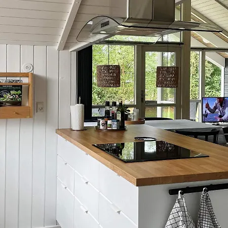 Spacious In With Roofed Terrace *