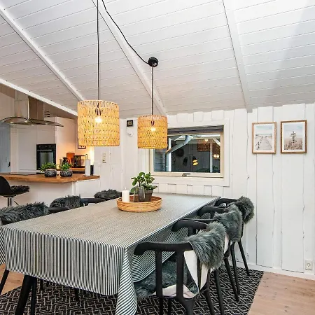 Spacious In With Roofed Terrace Casa vacanze *