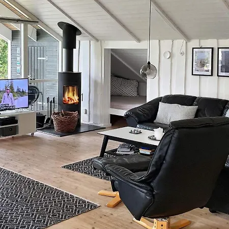 Spacious In With Roofed Terrace *