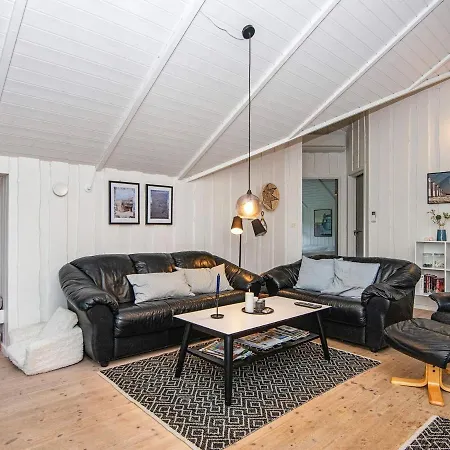 Spacious In With Roofed Terrace *