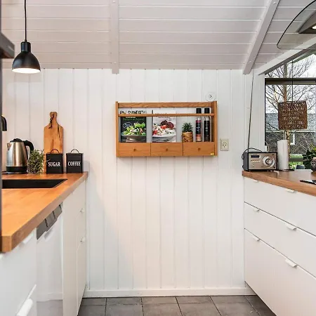 Spacious In With Roofed Terrace Casa vacanze Hemmet