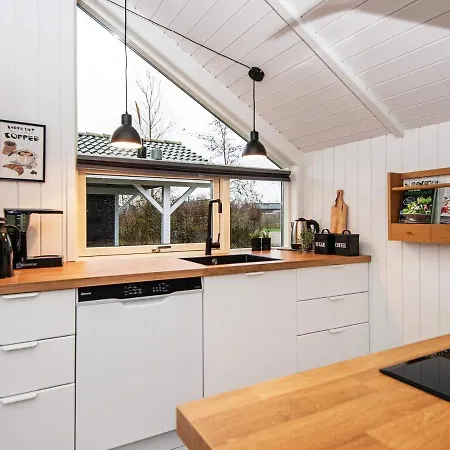 Spacious In With Roofed Terrace